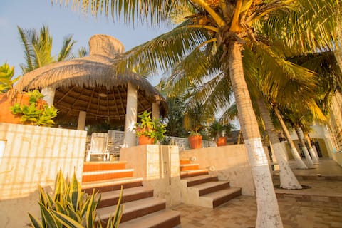 Luna y Sol, nice waterfront house with a pool.