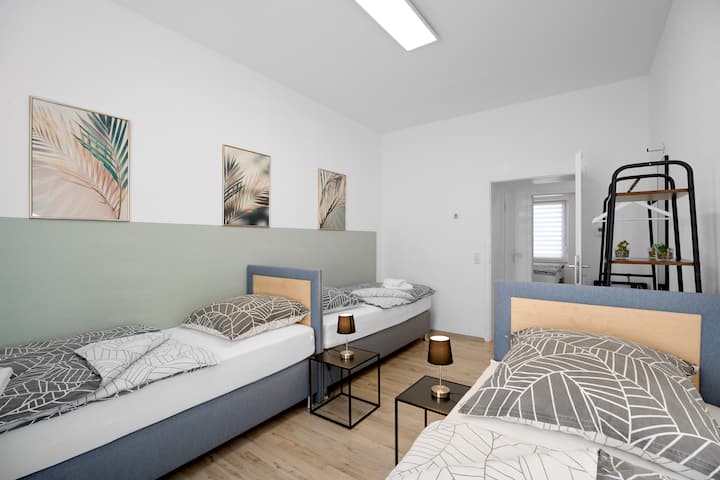 Спалня 3. Стая с 3 спални с гардероб, гардероб и огледало