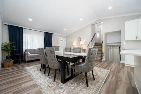 Gahanna Oasis: 4BR/2BA Sleeps 10