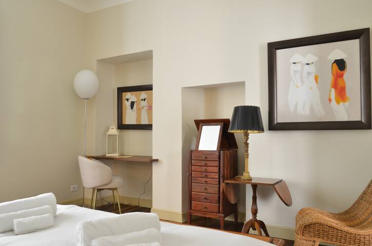 Historic Center Via Monti Cadorna Luxury & silence gallery image 3