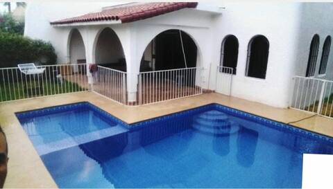 villa with pool 100 meters from Caracas beach