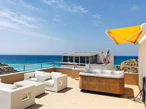 Stunning villa on the beach