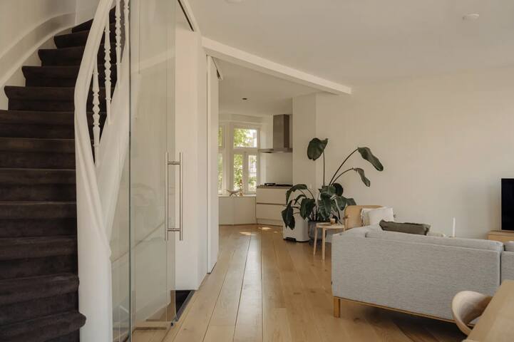 Luxury 3 Story home + Rooftop next to Vondelpark gallery image 4