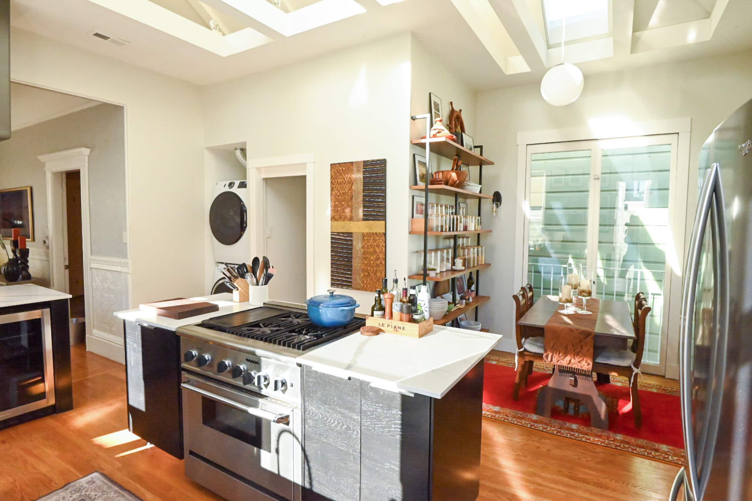 Home in San Francisco · ★4.98 · 3 bedrooms · 3 beds · 1 bath - Image 2