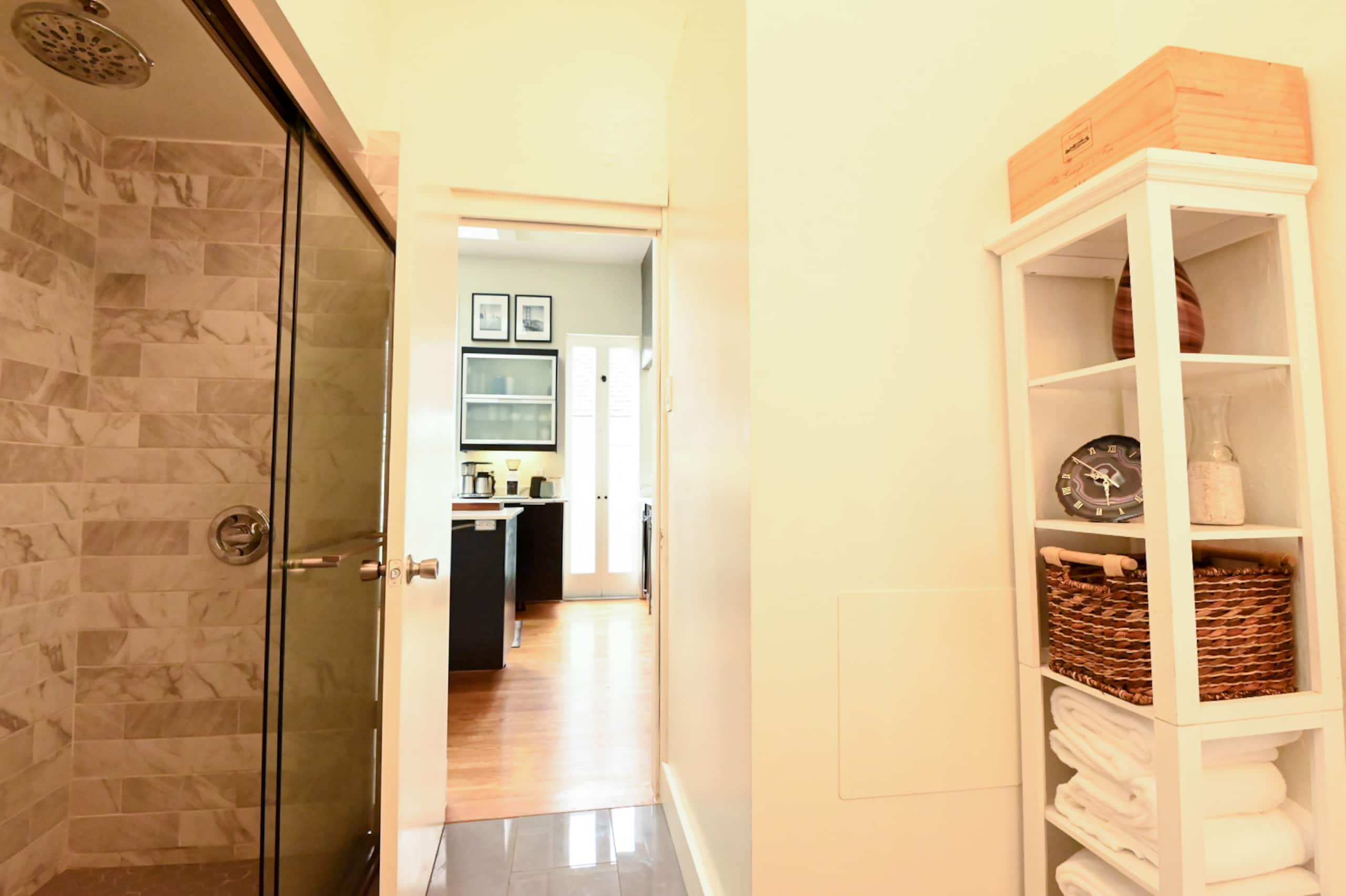 Home in San Francisco · ★4.98 · 3 bedrooms · 3 beds · 1 bath - Image 25