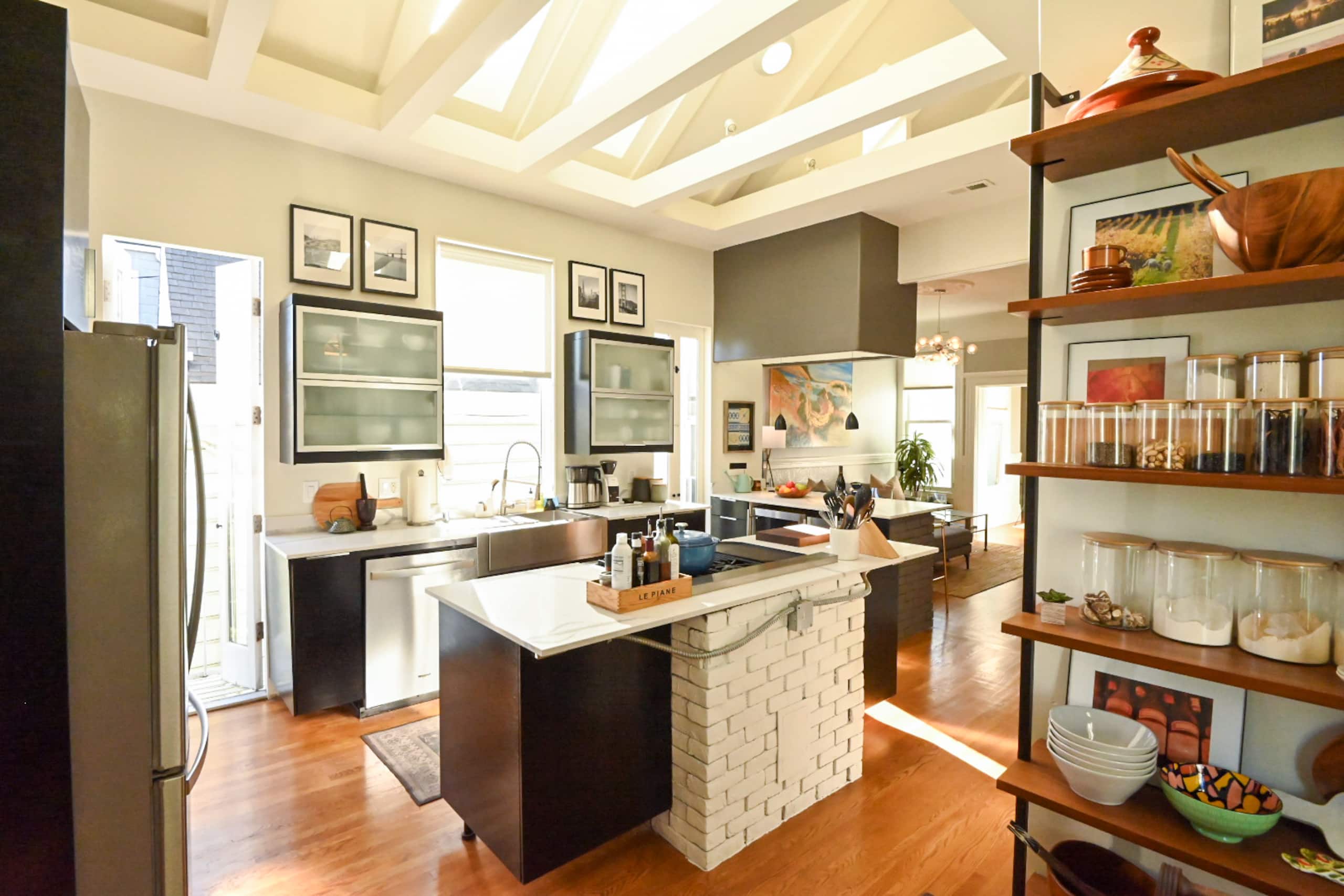 Home in San Francisco · ★4.98 · 3 bedrooms · 3 beds · 1 bath - Image 18