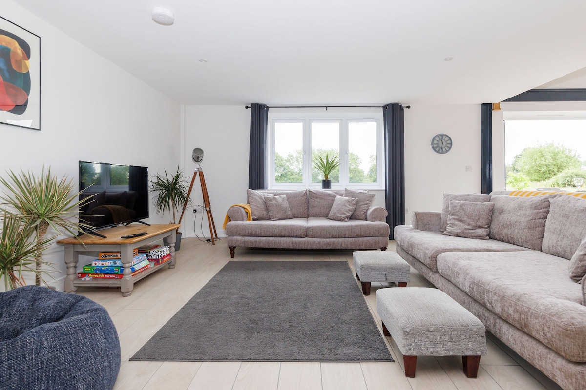 Top Airbnb: Contemporary Barn, W. Wittering in West Wittering