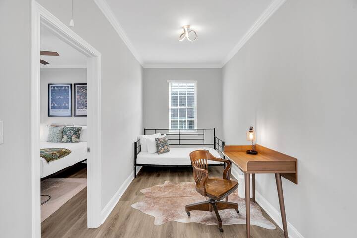 Shimmering New NOLA Home- 5 En-Suite Baths & Park gallery image 3