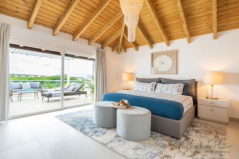 Luxury 230sqm Beachfront Penthouse Aqua Esmeralda