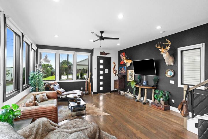 Downtown Jungle! •Exotic, Unique, Bold• 7 min 2 DT gallery image 3