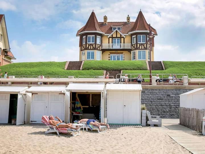 Family villa by the sea