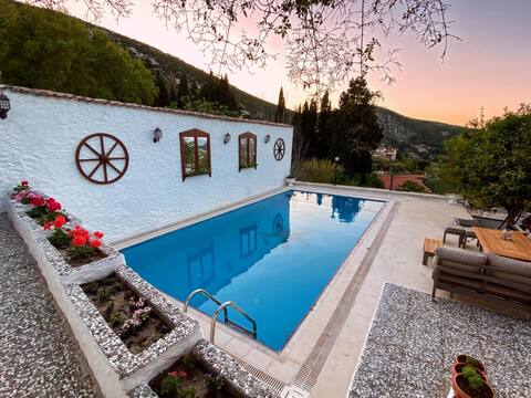 Historic Mansion with Sea View, Private Pool and Vineyard