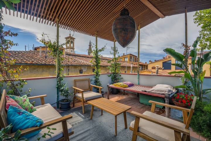 Green Rooftop Terrace Florence Historical Center gallery image 4