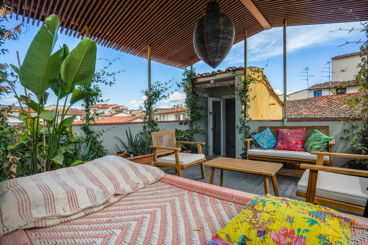 Green Rooftop Terrace Florence Historical Center gallery image 3