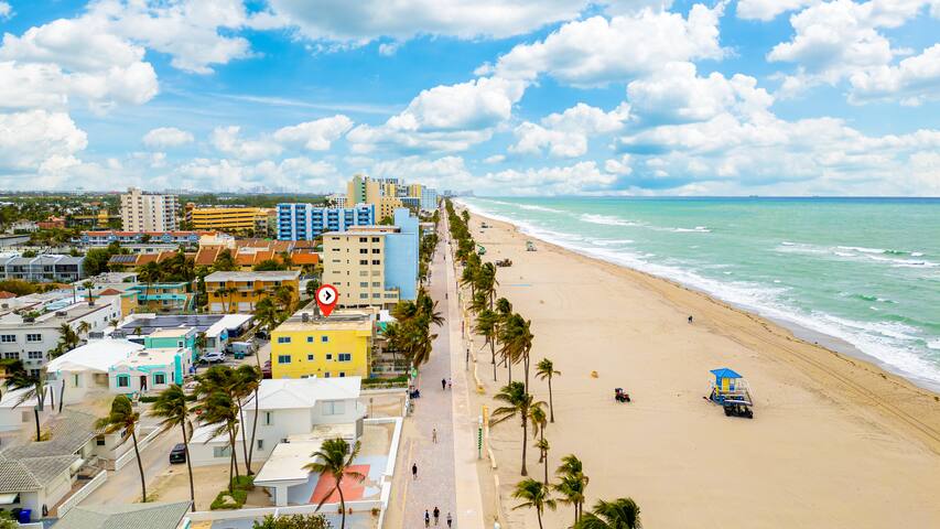 Beachfront 4 bdm home on Hollywood Boardwalk gallery image 2