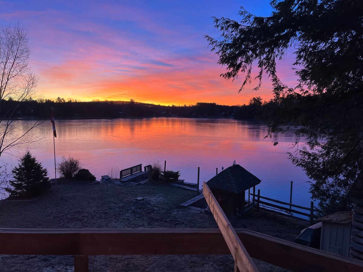 Tait Lake Retreat All Season Lakeside Cottage Houses for Rent in