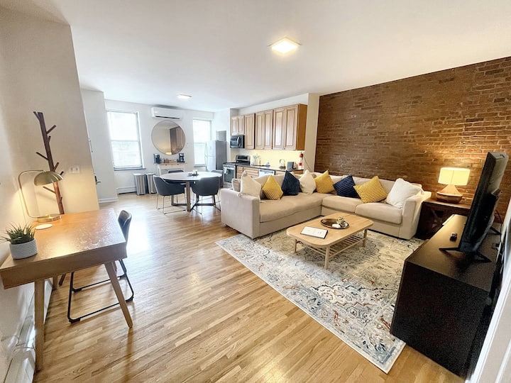 2 BR Jersey City Historic Brownstone 10 Min to NYC