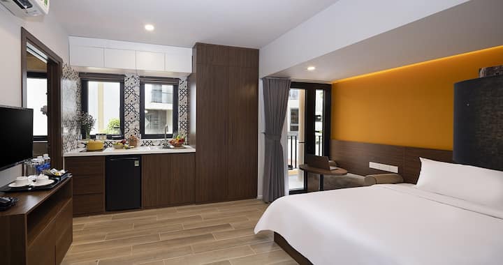 Spavaća soba od 25 m2 s privatnim balkonom od 2 m2. Dodatni krevet dostupan je na zahtjev. Povezivanje vrata s bravom između 2 prostorije