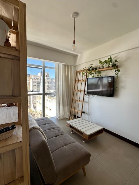 Top performing Airbnb: Bright Monoambiente Castelar in Partido De Morón