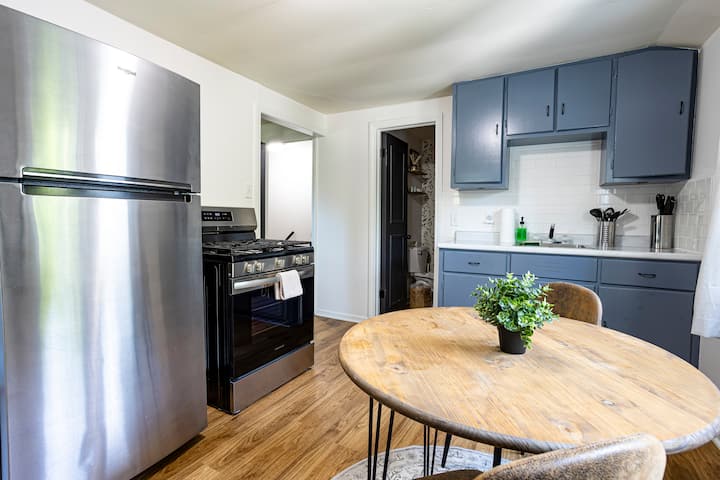 Fully Equipped Studio W/ Kitchen & Laundry Access - Harrah's Joliet
