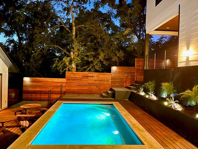 Huge Hot Tub! Dec27th/Jan10th Weekends Discounted! gallery image 2