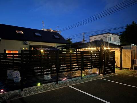 Host type, 5 or more to 8 people.Convenience store, right by the hot spring!