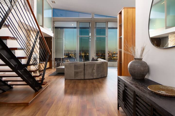 Exquisite Penthouse |De Waterkant| Jacuzzi+Rooftop gallery image 5