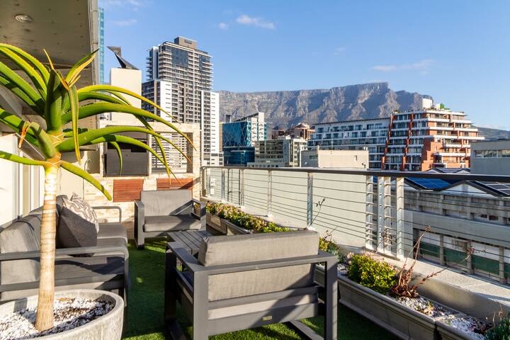 Exquisite Penthouse |De Waterkant| Jacuzzi+Rooftop gallery image 3