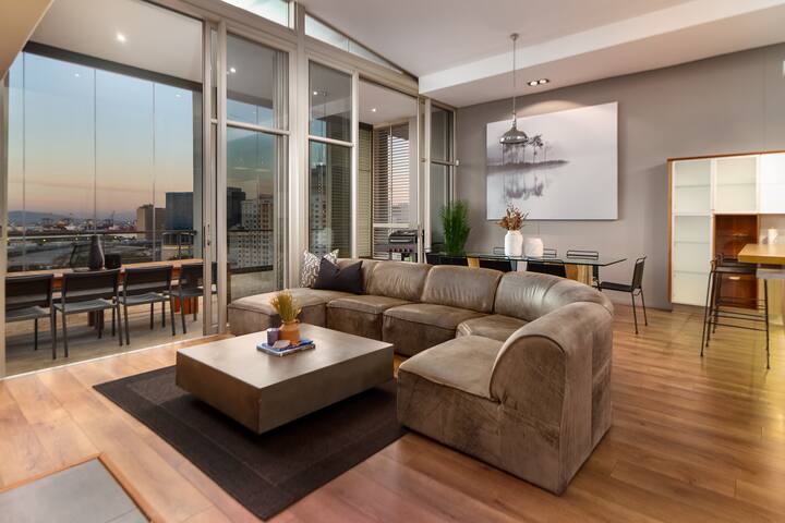 Exquisite Penthouse |De Waterkant| Jacuzzi+Rooftop gallery image 4