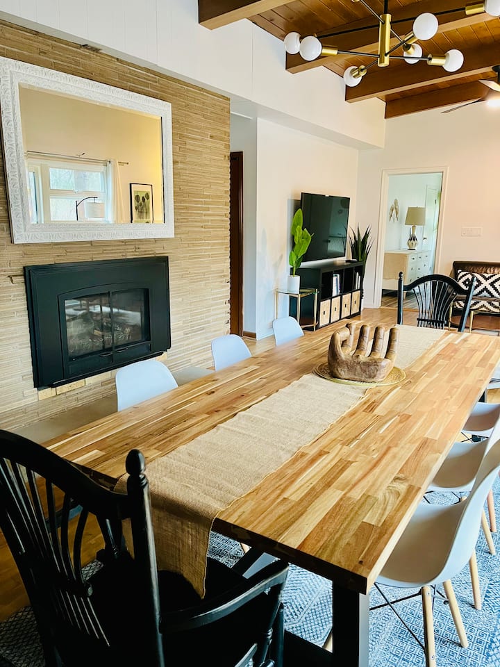 Huge 6 bedroom home Walk to the beach! Hot tub! Houses for Rent in