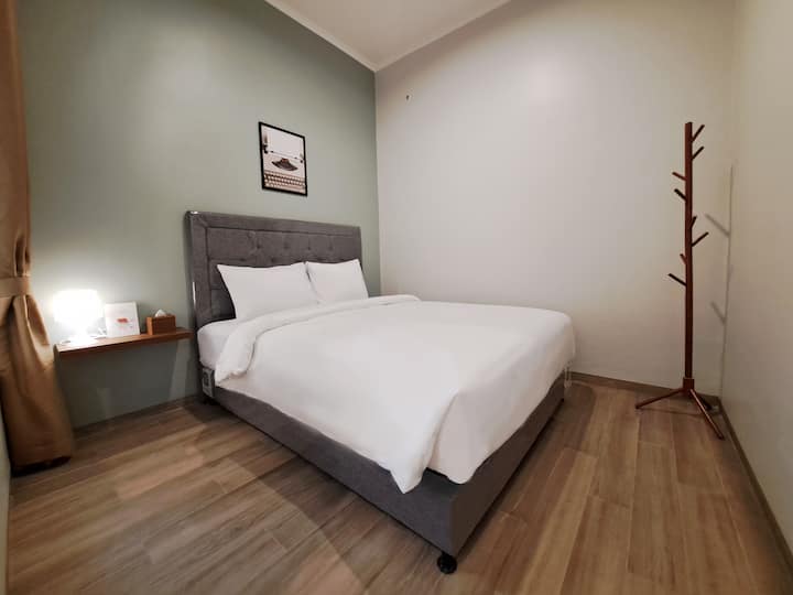 Camera da letto 2
Camera da letto con letto a due piazze e aria condizionata