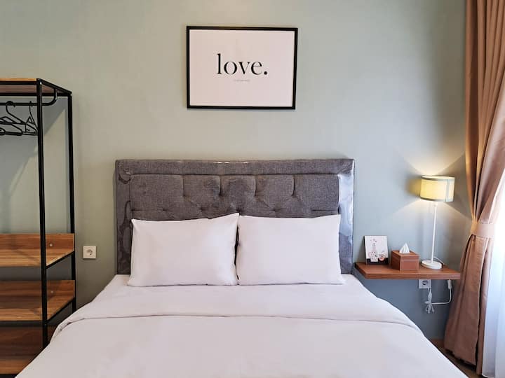 Camera da letto 1
Camera da letto principale con letto queen-size e aria condizionata