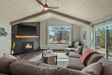 Luxury 4BR – Game Room, Theater, Near Golf & Lake