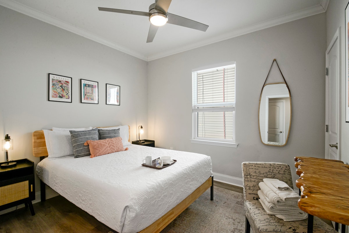 Спалня 2 - вентилатор, в самостоятелна баня, двойно легло, изкуство, естествена светлина