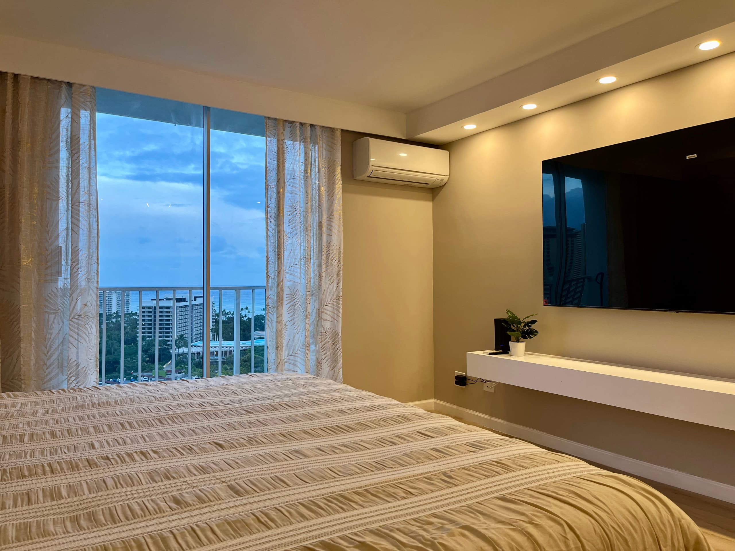 20*High Floor Waikiki Ocean View Condo w/Balcony - Image 16