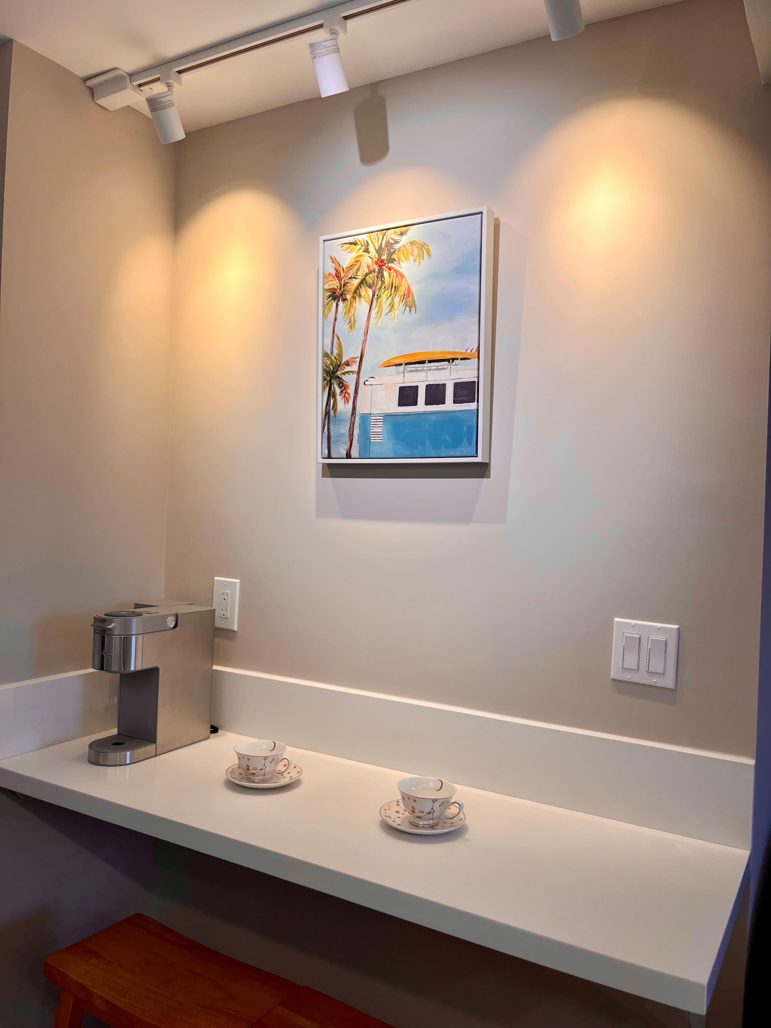20*High Floor Waikiki Ocean View Condo w/Balcony - Image 48