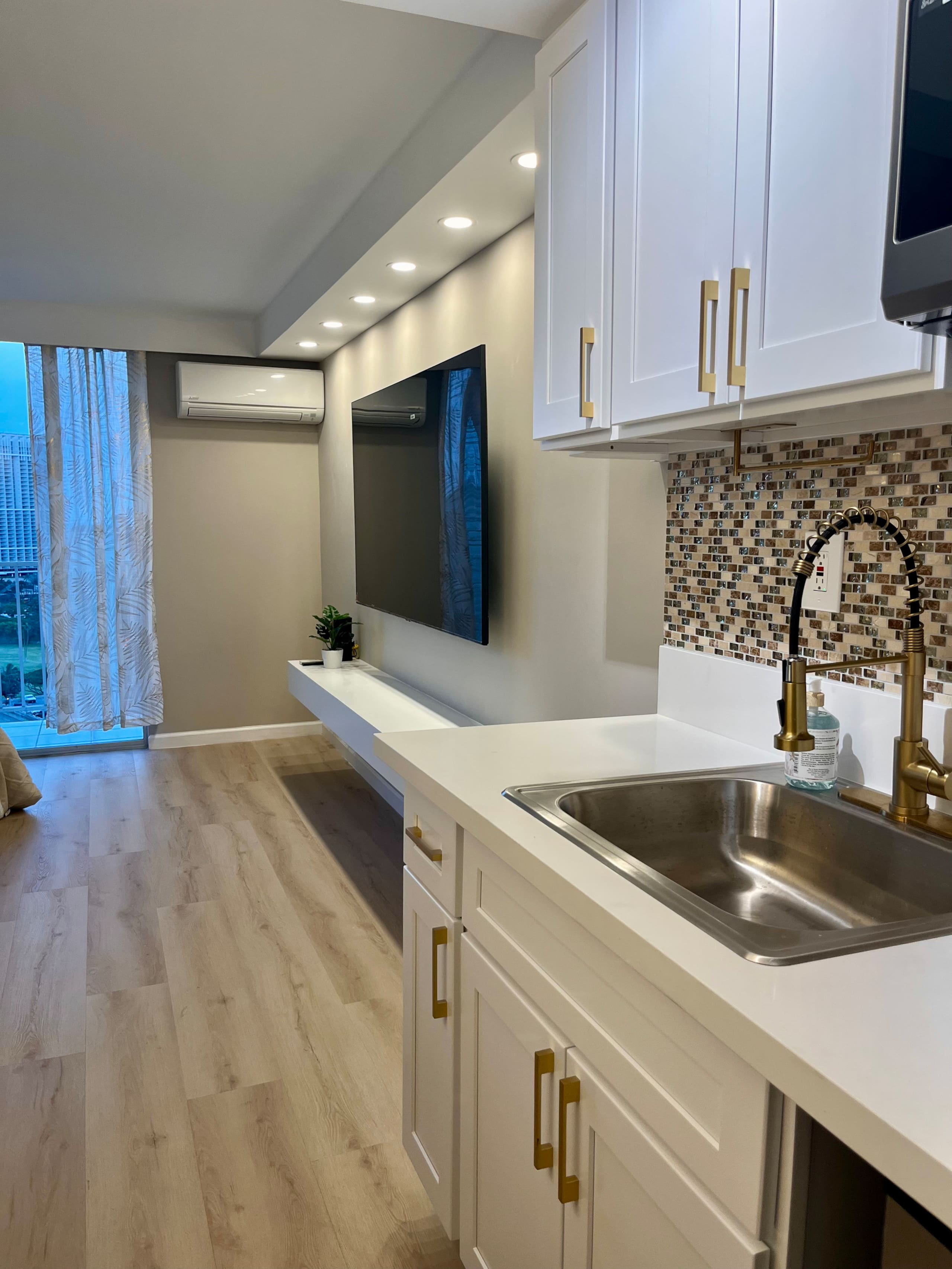 20*High Floor Waikiki Ocean View Condo w/Balcony - Image 30