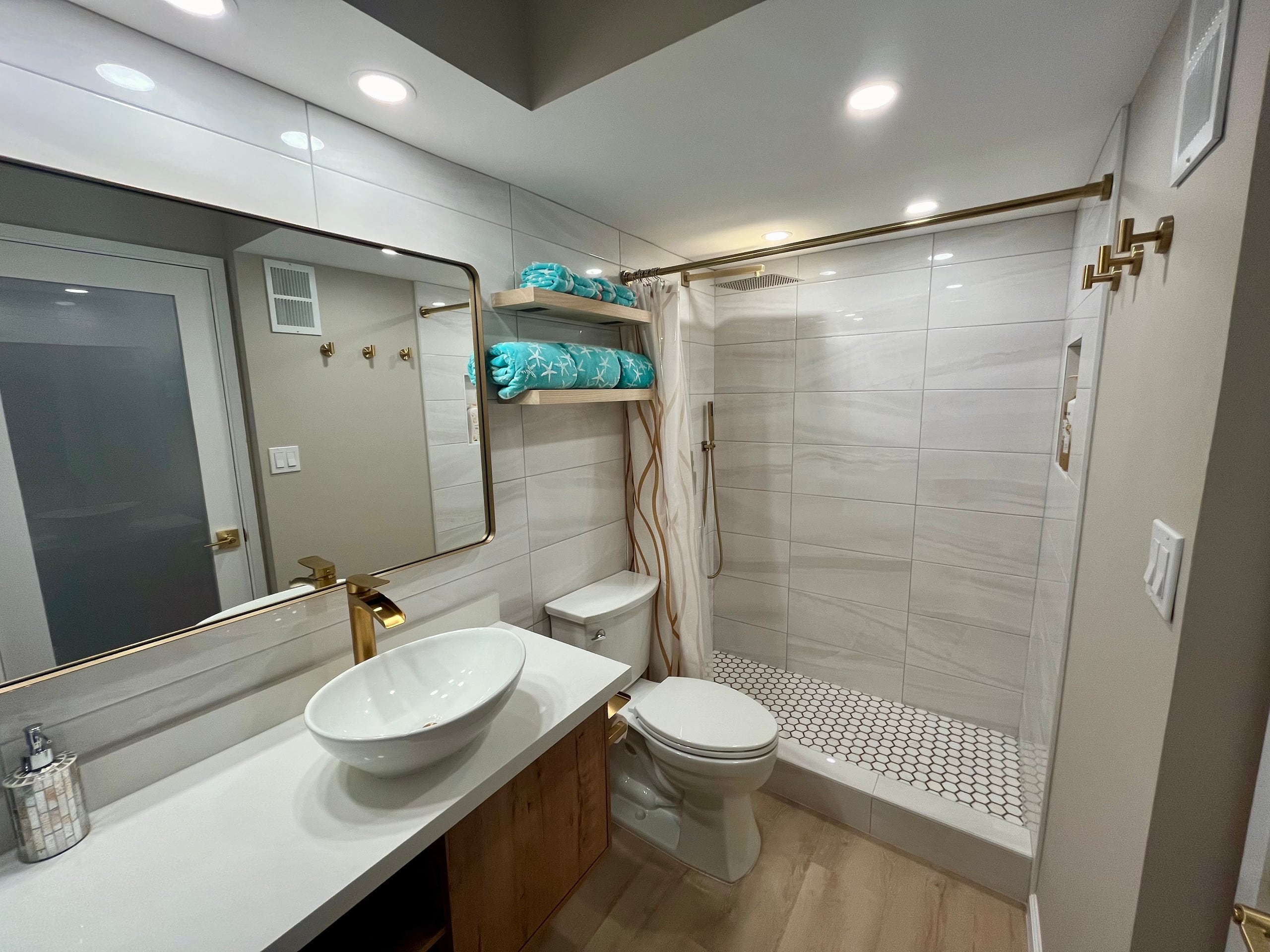 20*High Floor Waikiki Ocean View Condo w/Balcony - Image 39