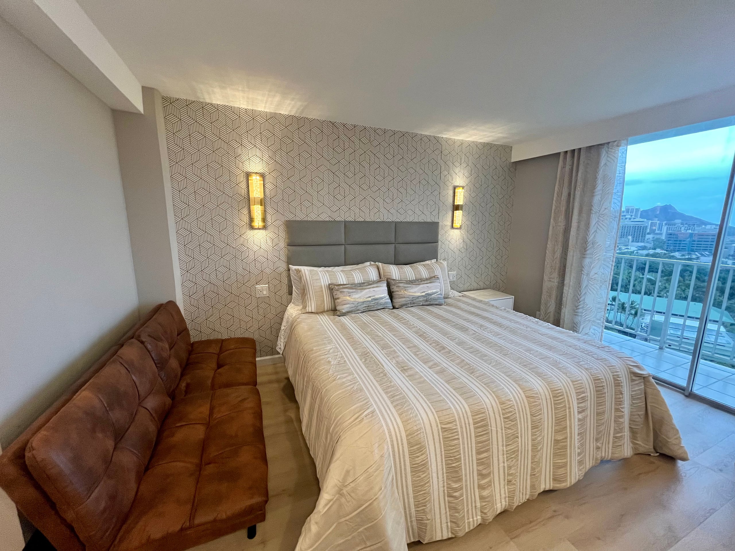 20*High Floor Waikiki Ocean View Condo w/Balcony - Image 12