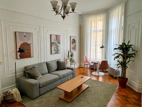Popular Airbnb listing: Private guest suite in Crown Heights brownstone in Crown Heights (North)
