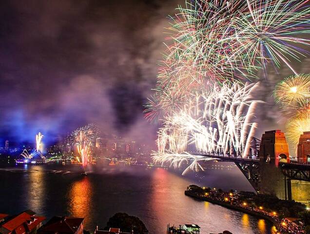 Sydney’s Landmark Views from Luxury 2Bd Apt gallery image 2