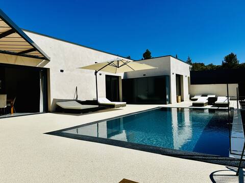 "Villa Romy" facing Ventoux, 5 stars