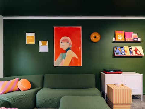 Successful Airbnb property: King Bed Hot Tub Living in The Heart of Sandy Bay in City Of Hobart
