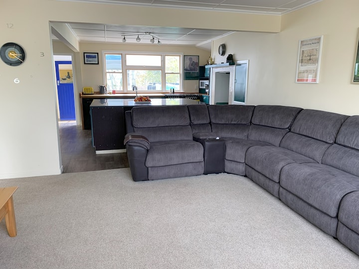 Riverfront Home With Spa, Stage, And Grandstand - Dargaville