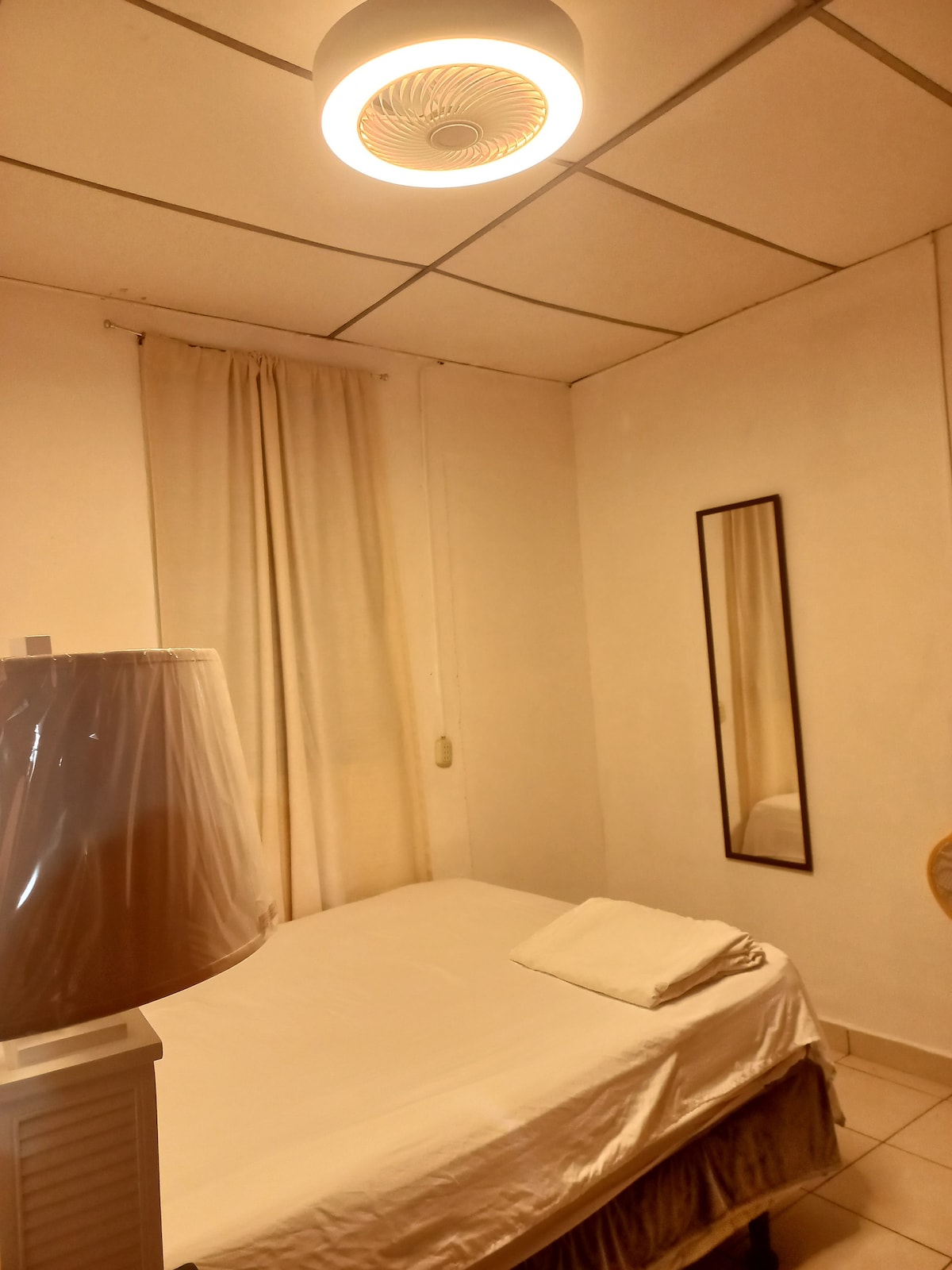 lampara de techo con ventilador y cambio de color de luces con su control remoto