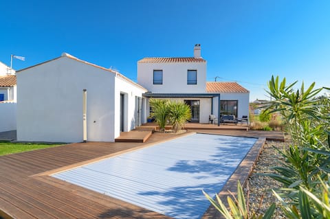 Beautiful villa with pool.