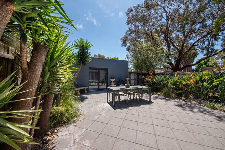 Sunny Retreat 4Br Home – Near Golf Course & Beach gallery image 4