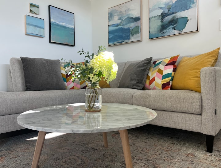 Bright And Modern Coach House Suite - North Vancouver