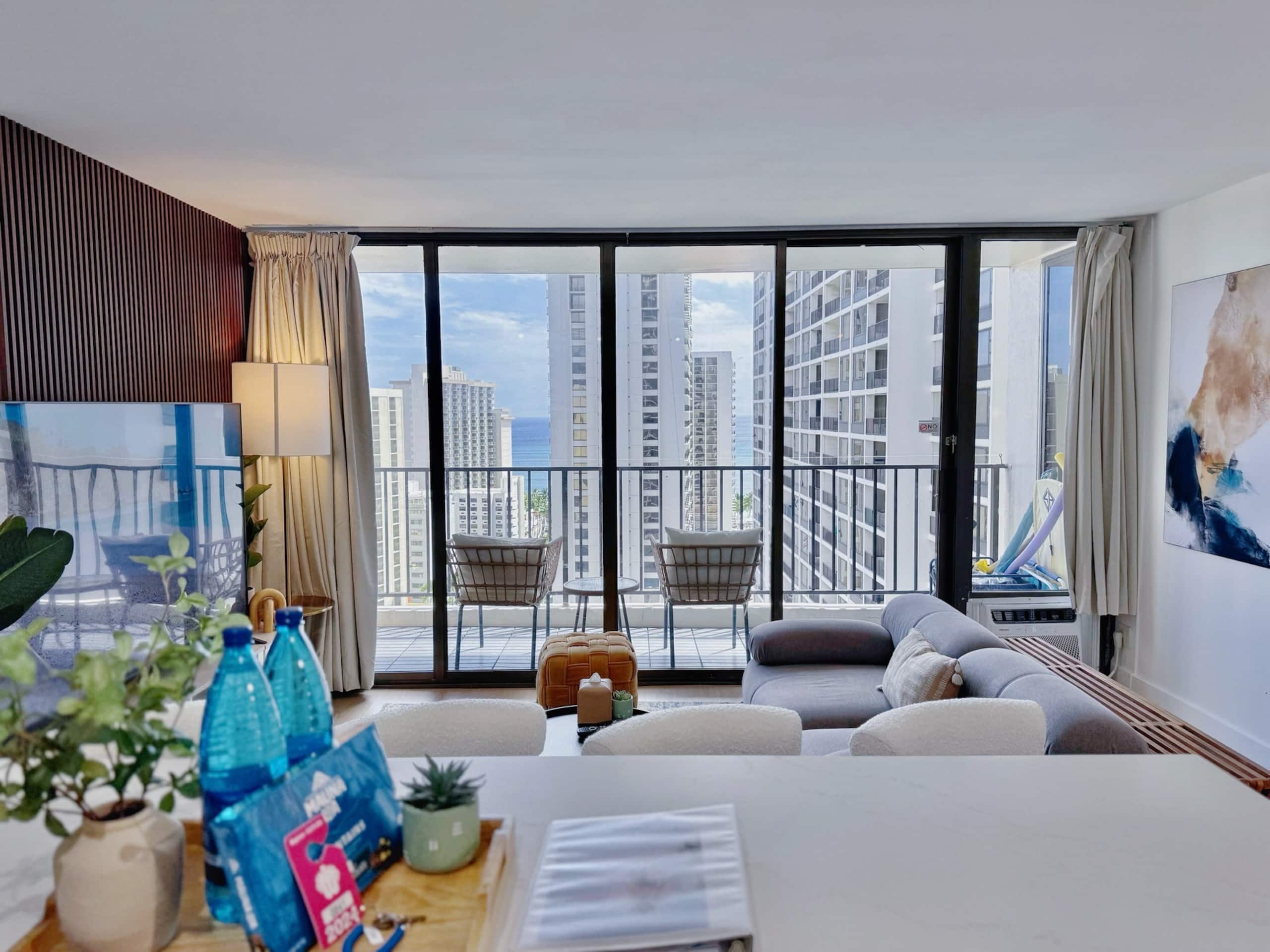 21FL Renovated Close to Beach w/Free Parking - Image 14