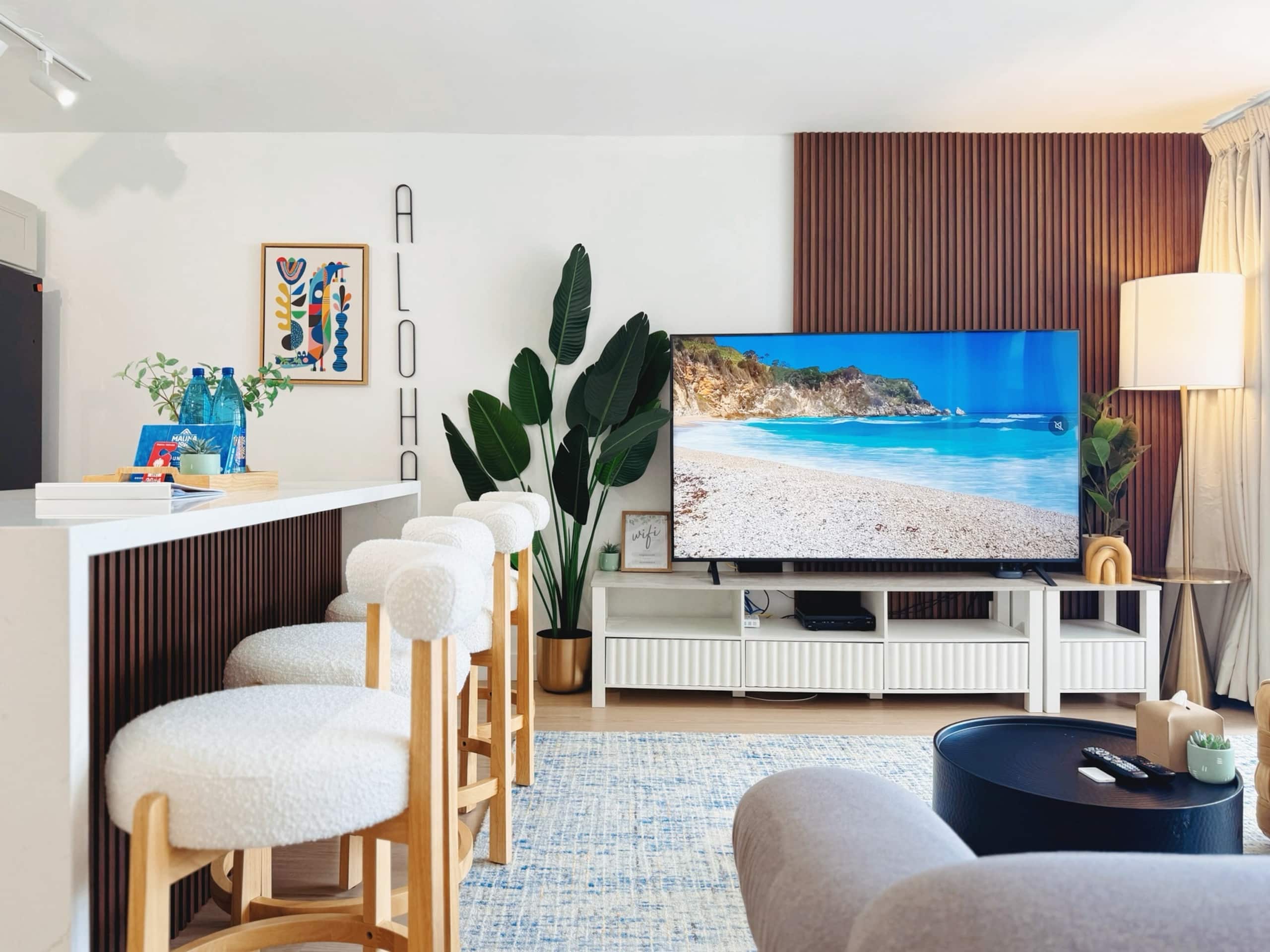 21FL Renovated Close to Beach w/Free Parking - Image 3
